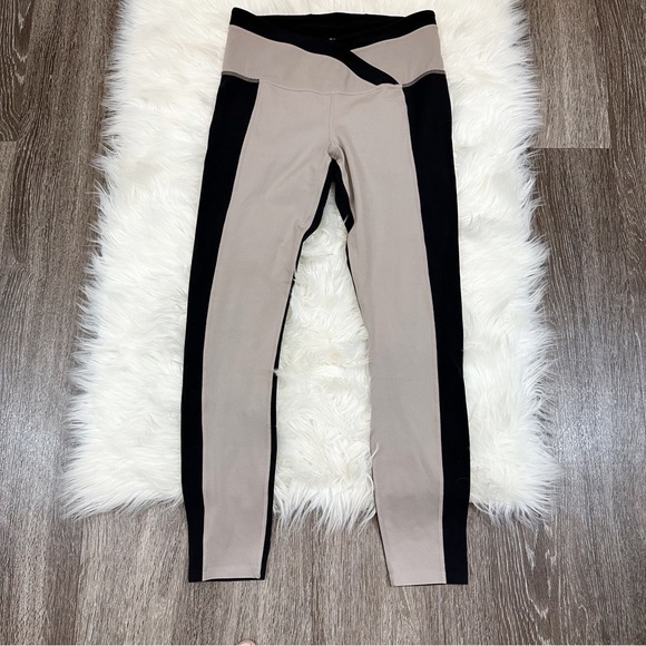 Athleta Chroma 7/8 Tight in Powervita Womens Size Small Yoga Crossover - Picture 2 of 5